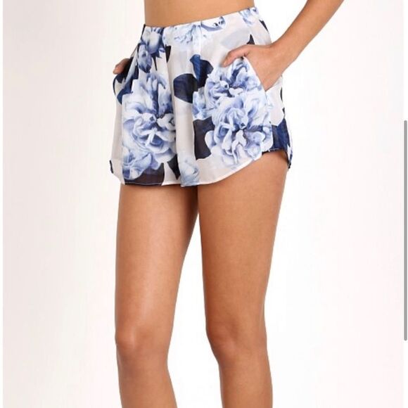 Show Me Your MUMU Blue Floral Short - Picture 1 of 10